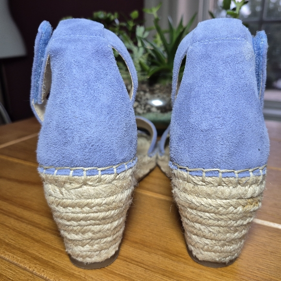 Vince‎ Camuto Blue Suede Wedge Sandals - Size 7 - Picture 4 of 5